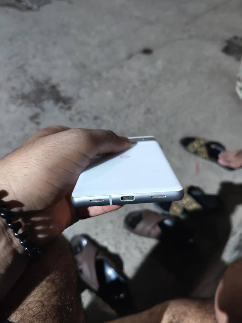 Google Pixel 7a 5
