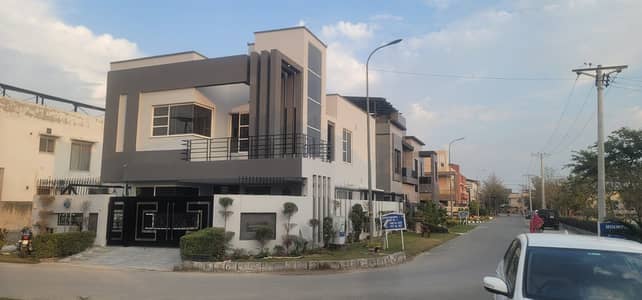 Premium Location Corner & Facing Park Owner Built House