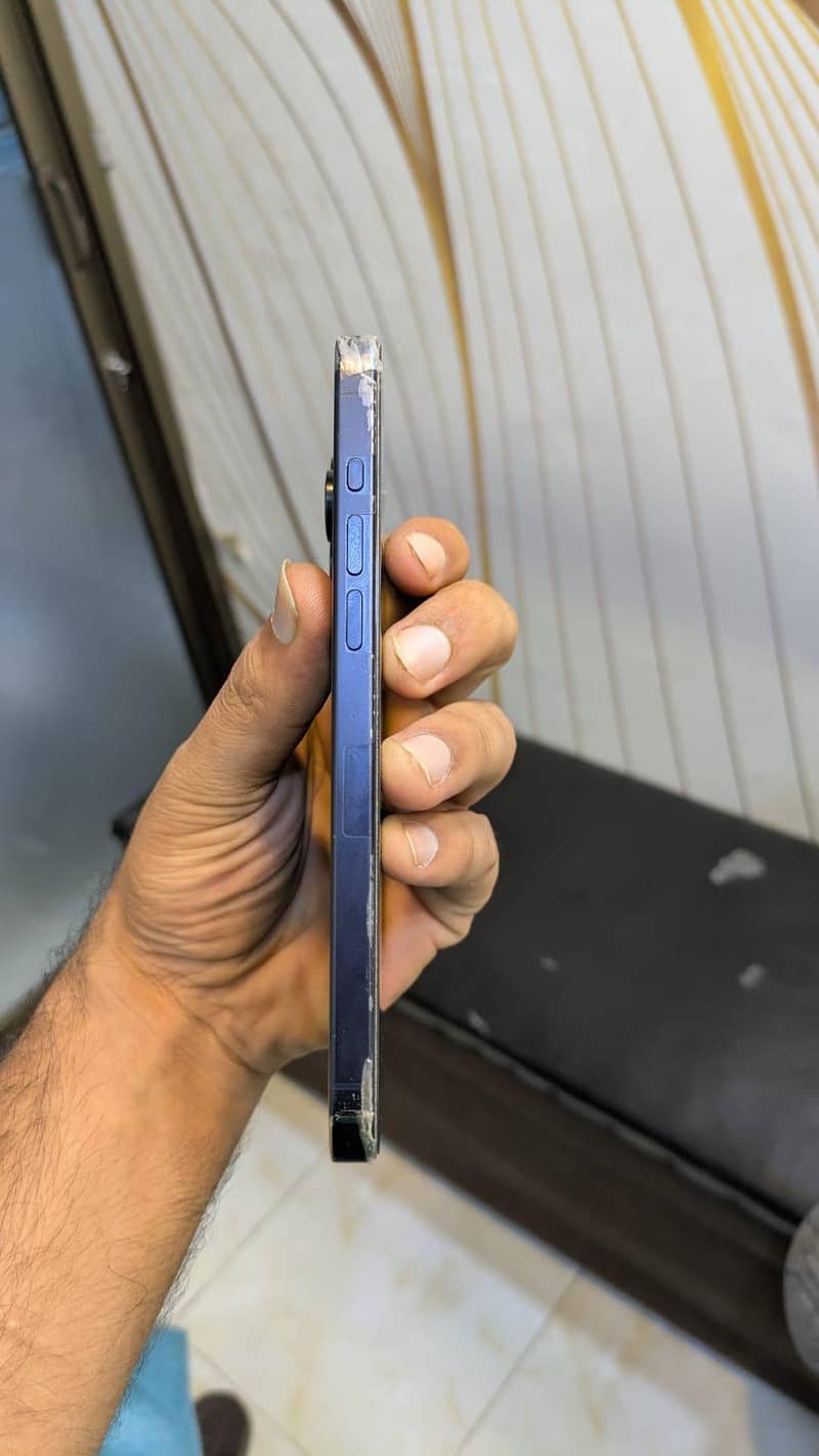 iphone 15 pro max 4