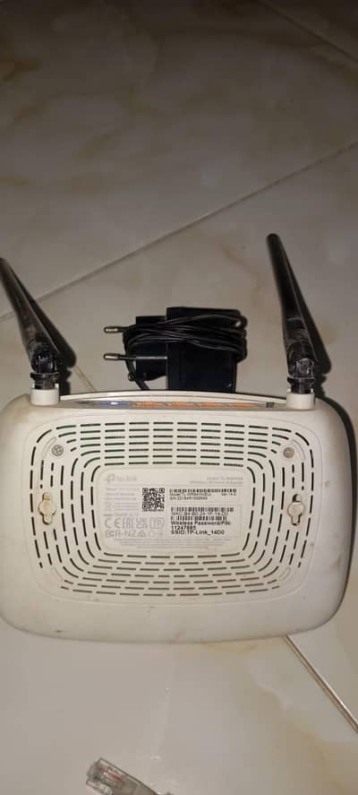 WiFi device with charger 10/9 condition
