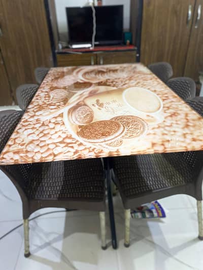 6-chair Dining Table set with beautiful Printed glass Top- Good Cond