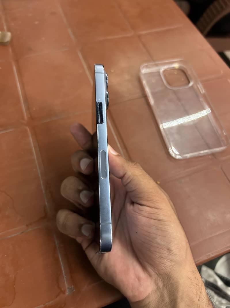 Apple iPhone 13 Pro 2