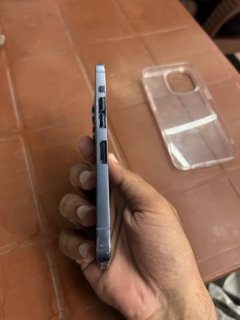 Apple iPhone 13 Pro 4