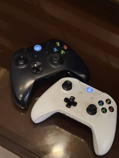 Xbox One with two original controllers with 10+ games in it.