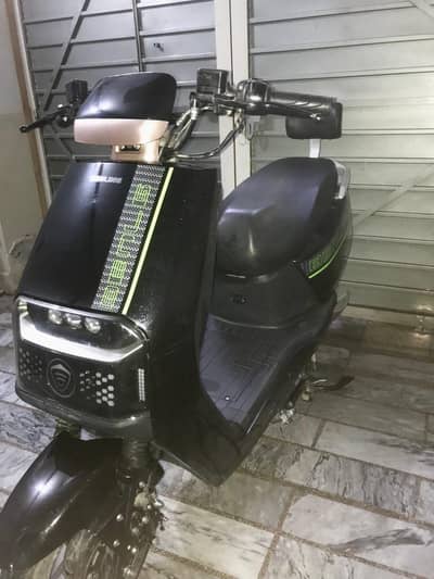 Benling Crown Electric fire fly scooty