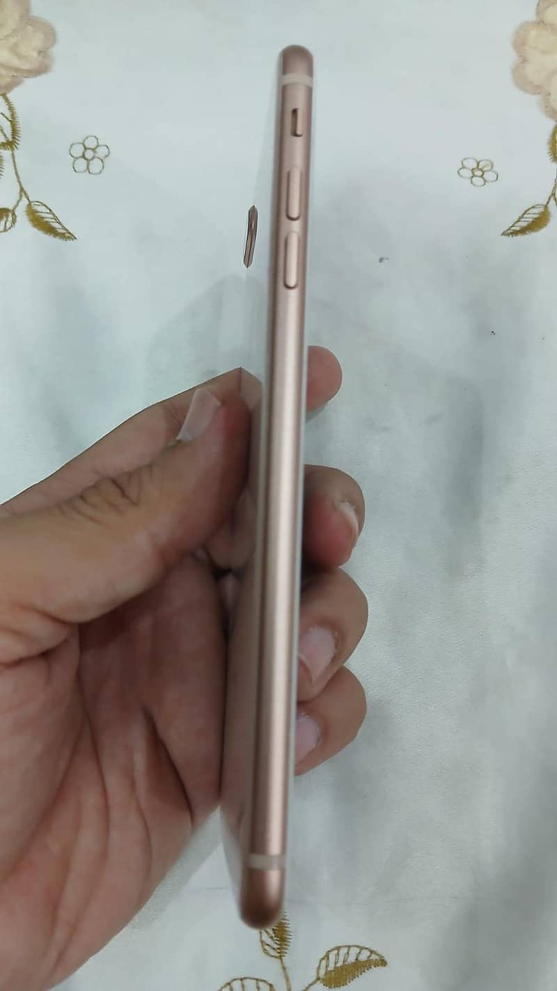 Apple iPhone 8 Plus 3