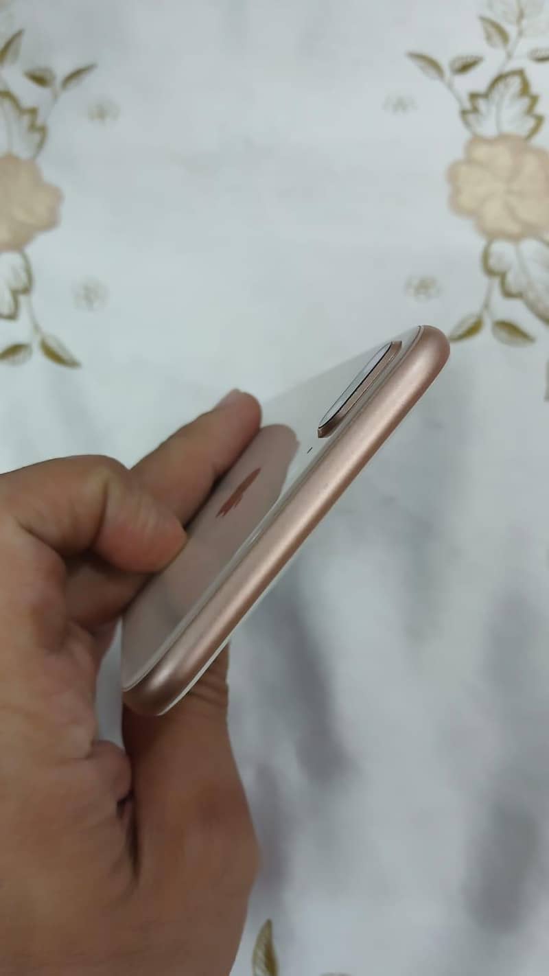 Apple iPhone 8 Plus 4