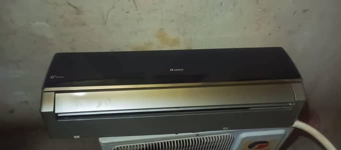 Gree g10 inverter All ok bs gas nhi hai