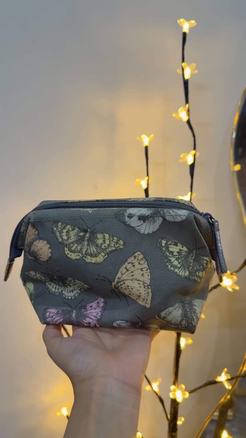 Makeup pouch 0