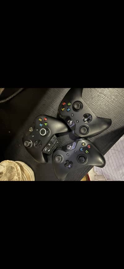 Xbox one 512 jailbreak with 3 controllers
