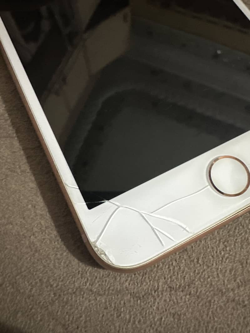 Apple iPhone 8 Plus 3