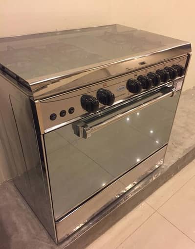 5 stoves cooking range, Model 42 plus. Brand New.
