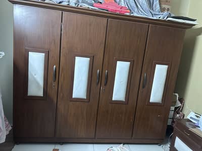 4 door, wooden cupboard/wardrobe