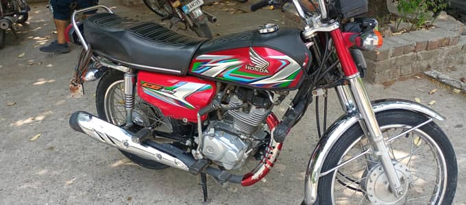 Honda 125 Red 2023 model excellent condition genuine seal pack engine