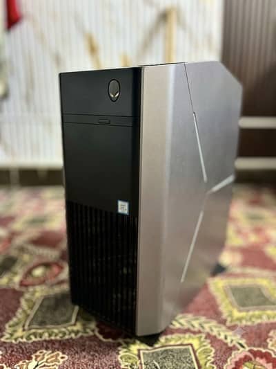 Alienware aurora 15 silver color good condition