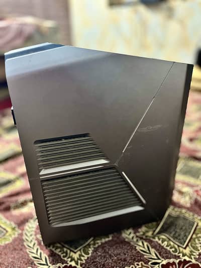 Alienware aurora 15 silver color good condition