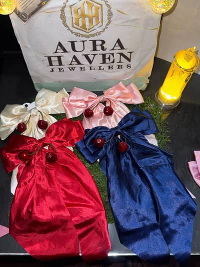 Long silk bows in just 450
