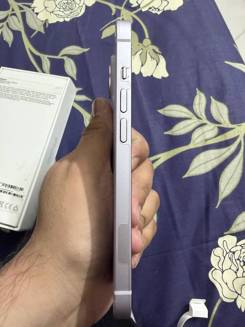 Apple iPhone 14 3
