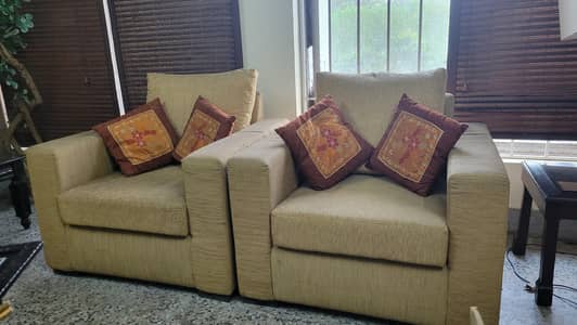 7 Seaters Sofa Set Like new 9/10 condition