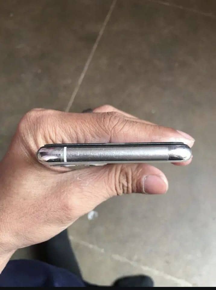 Apple iPhone 11 Pro 1