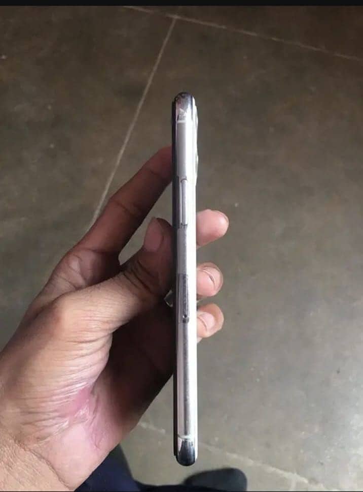 Apple iPhone 11 Pro 3