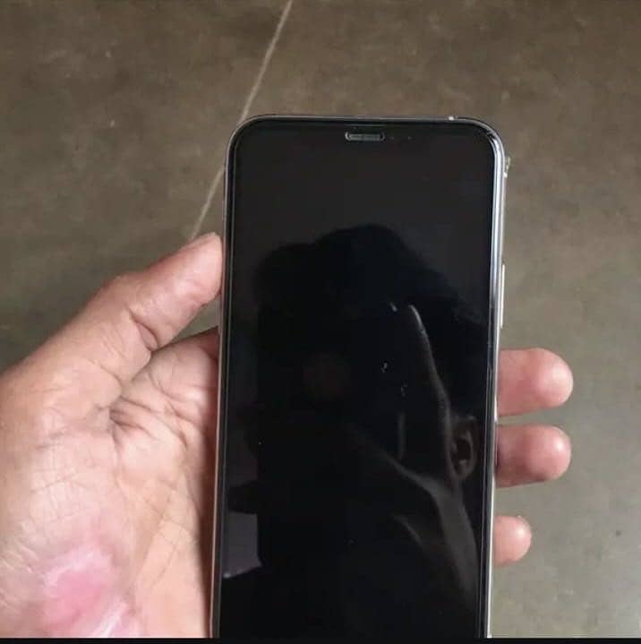 Apple iPhone 11 Pro 4