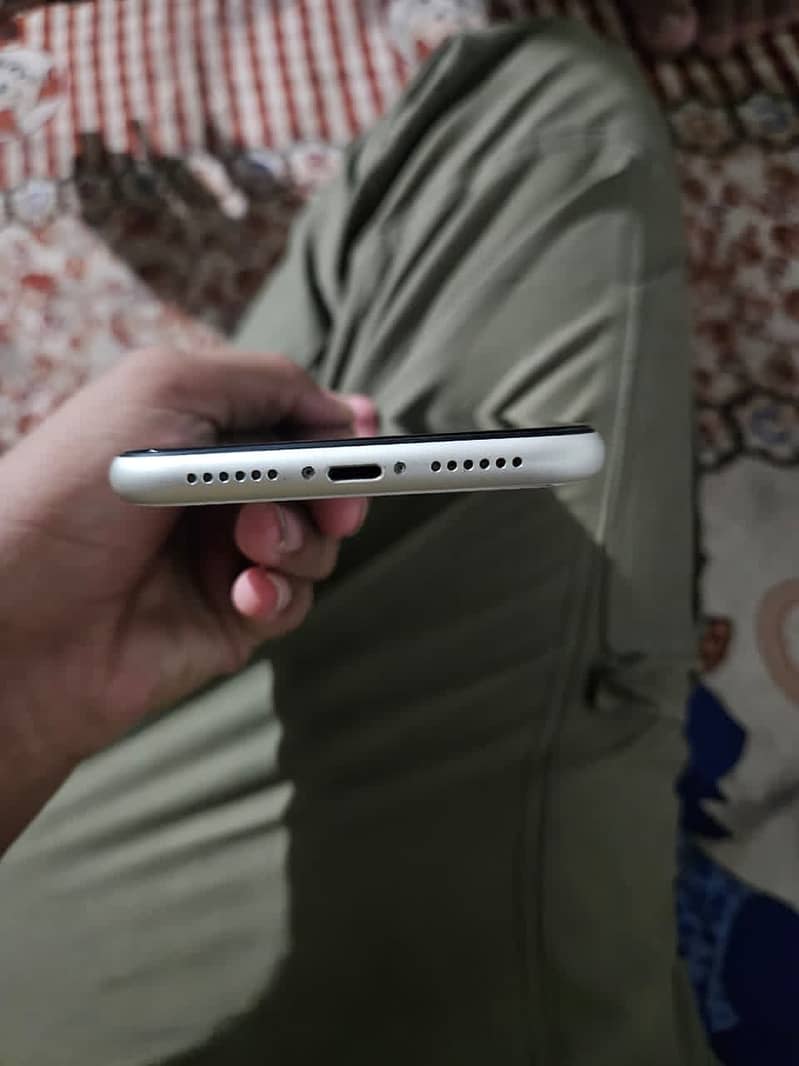 Apple iPhone 11 5