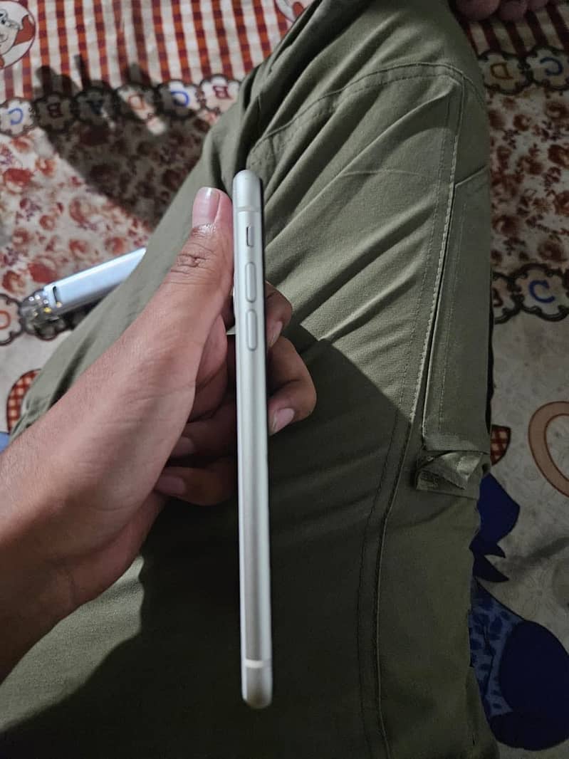 Apple iPhone 11 6