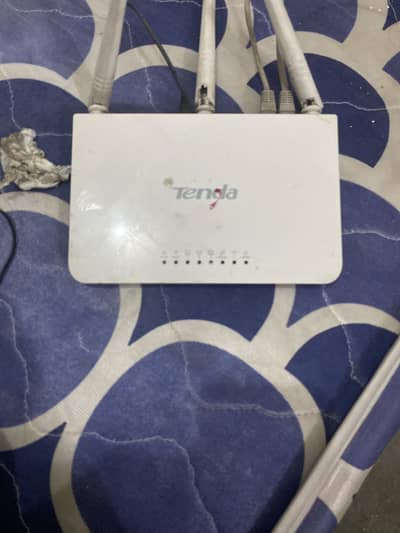 Tenda Wireless WiFi Router (Used) – Good Condition