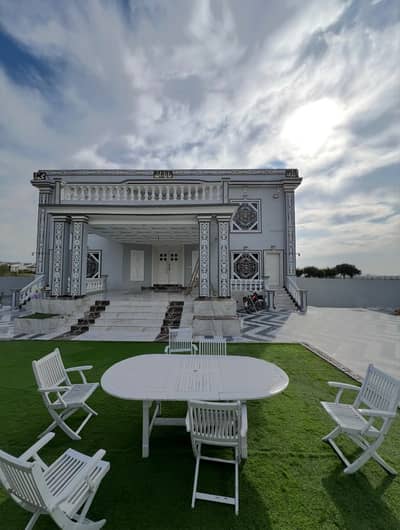 2.5 kannal Farm house for rent monthly weakly and per day Bahria town Phase 8