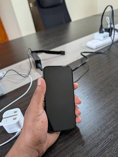 Apple iPhone 16