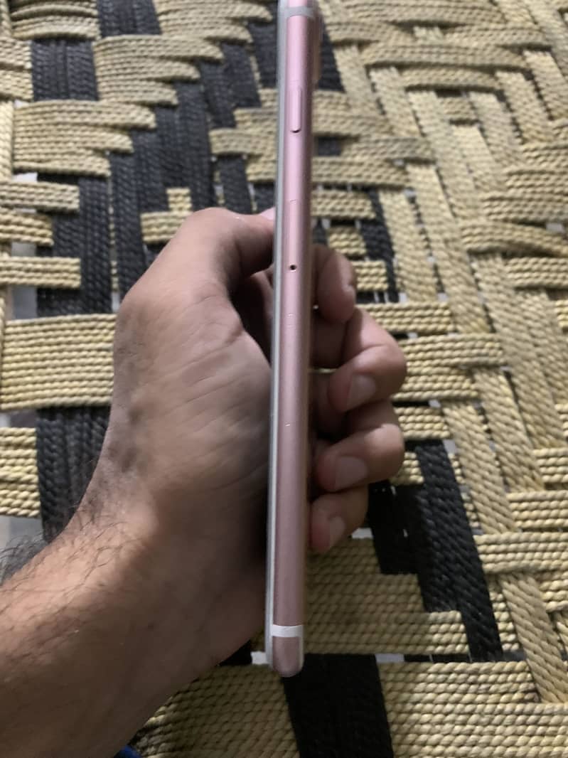 Apple iPhone 7 Plus 0
