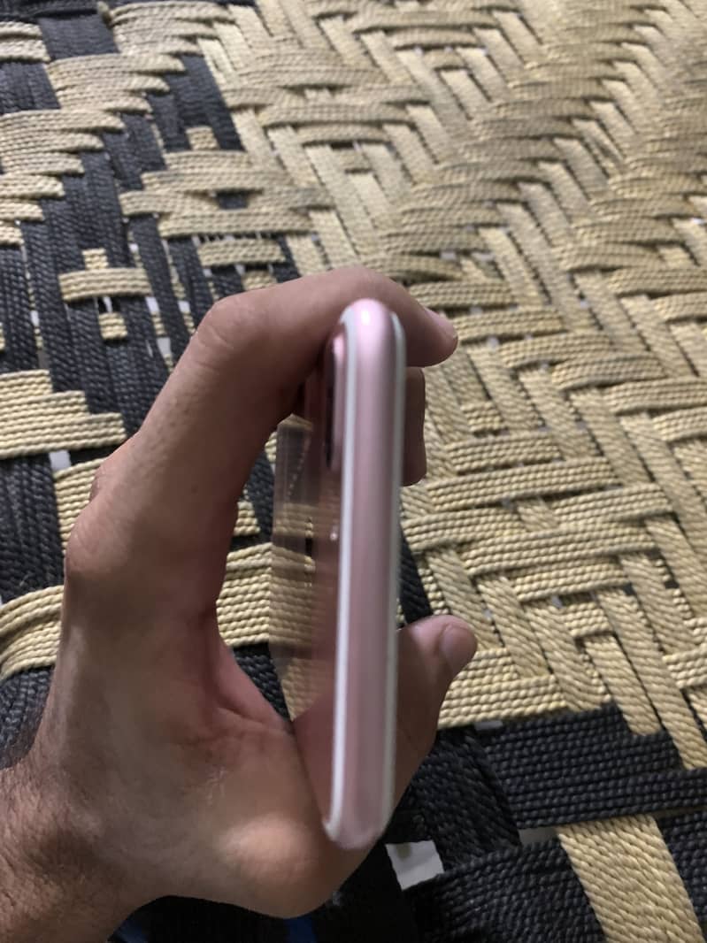Apple iPhone 7 Plus 2