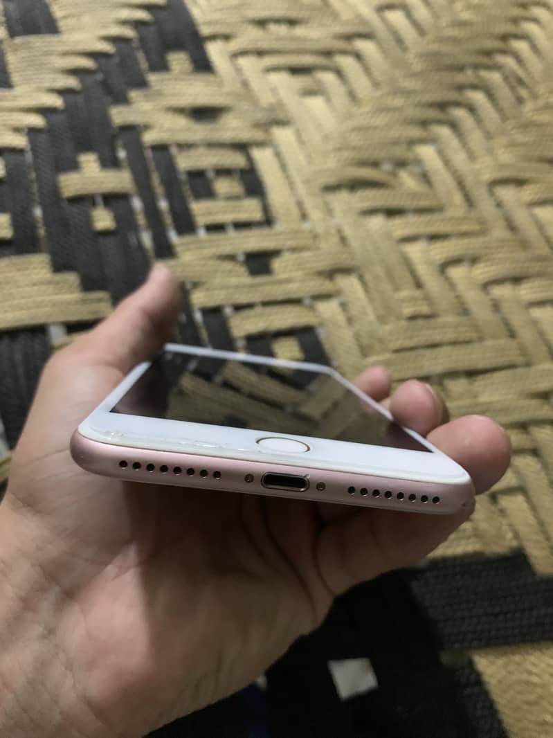 Apple iPhone 7 Plus 5