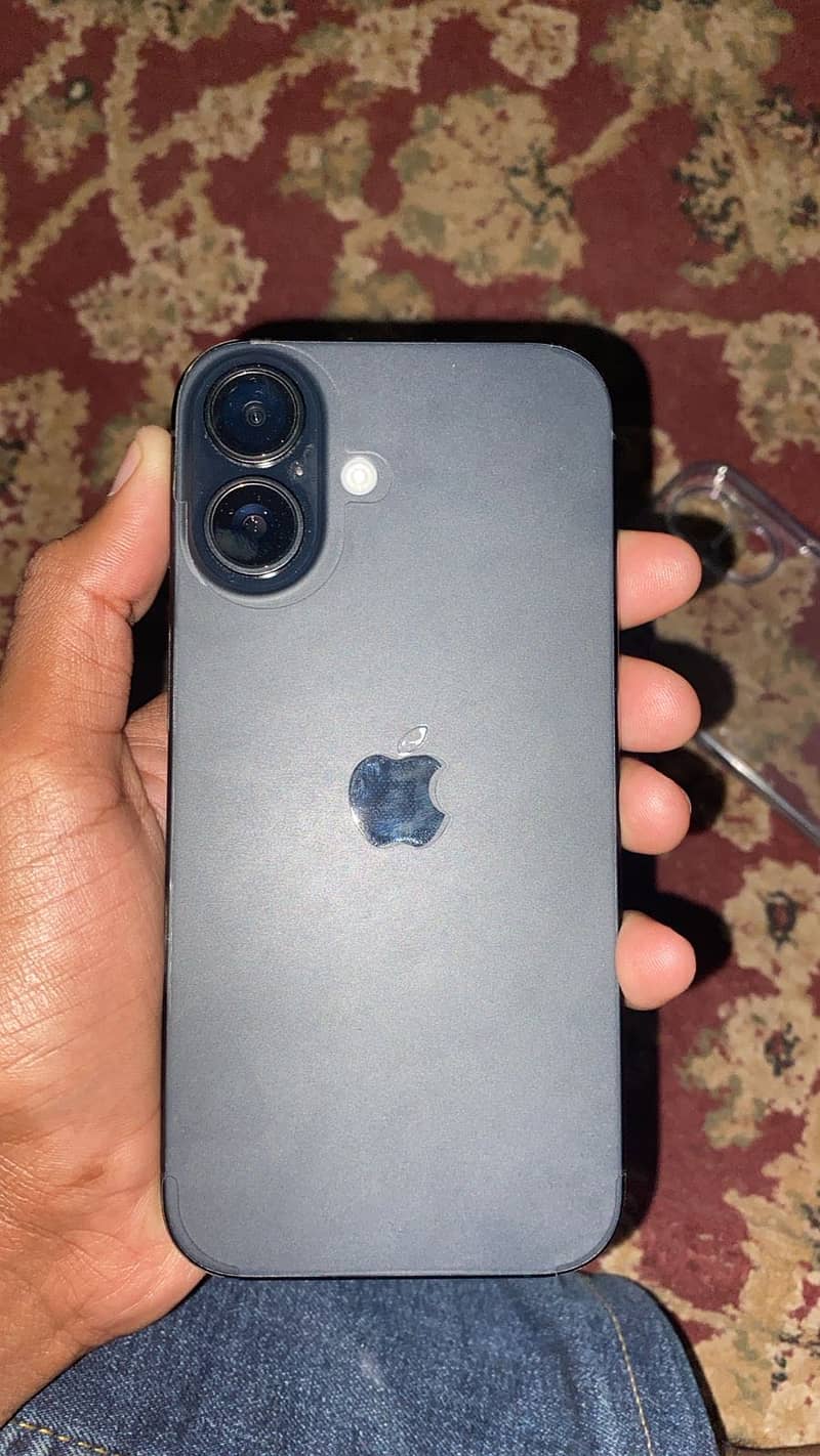 Apple iPhone 16 0