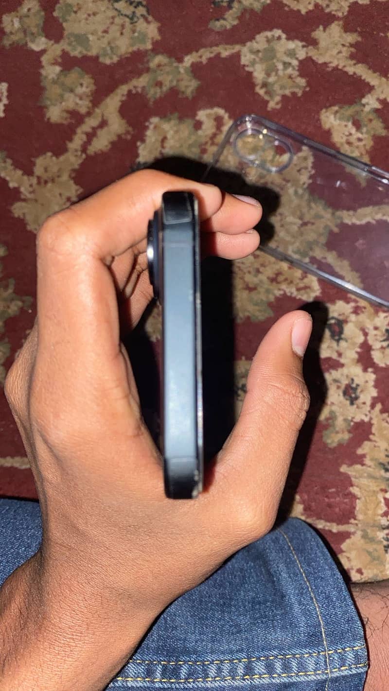 Apple iPhone 16 3