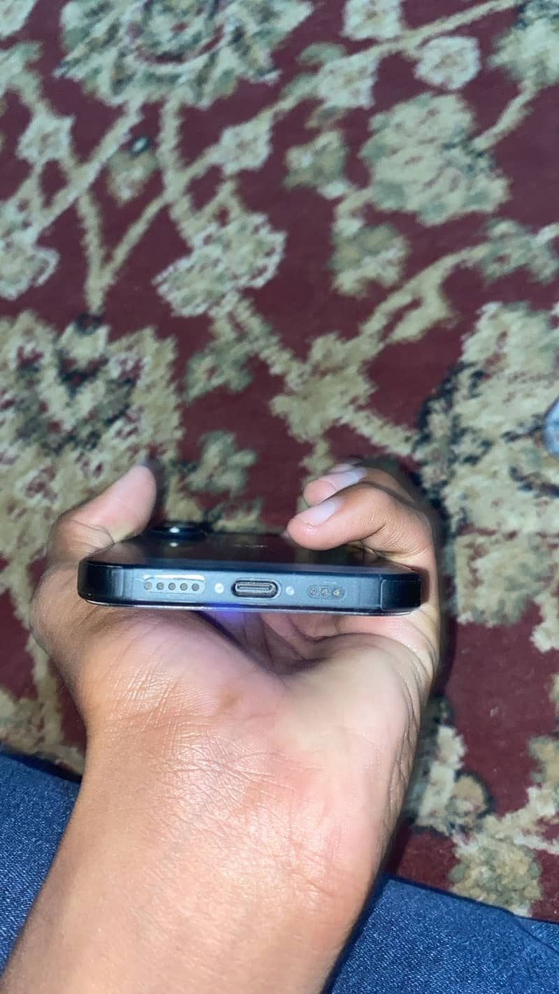 Apple iPhone 16 5