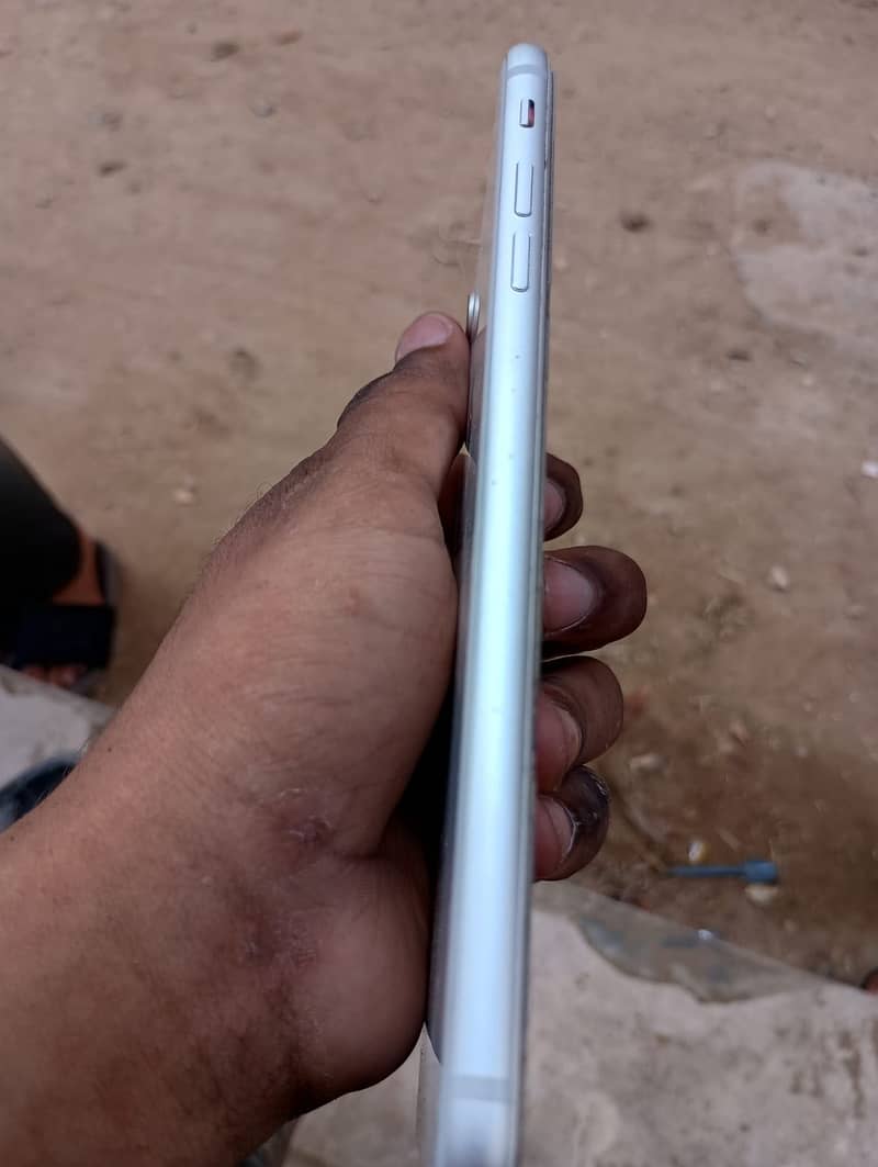 Apple iPhone 8 Plus 4