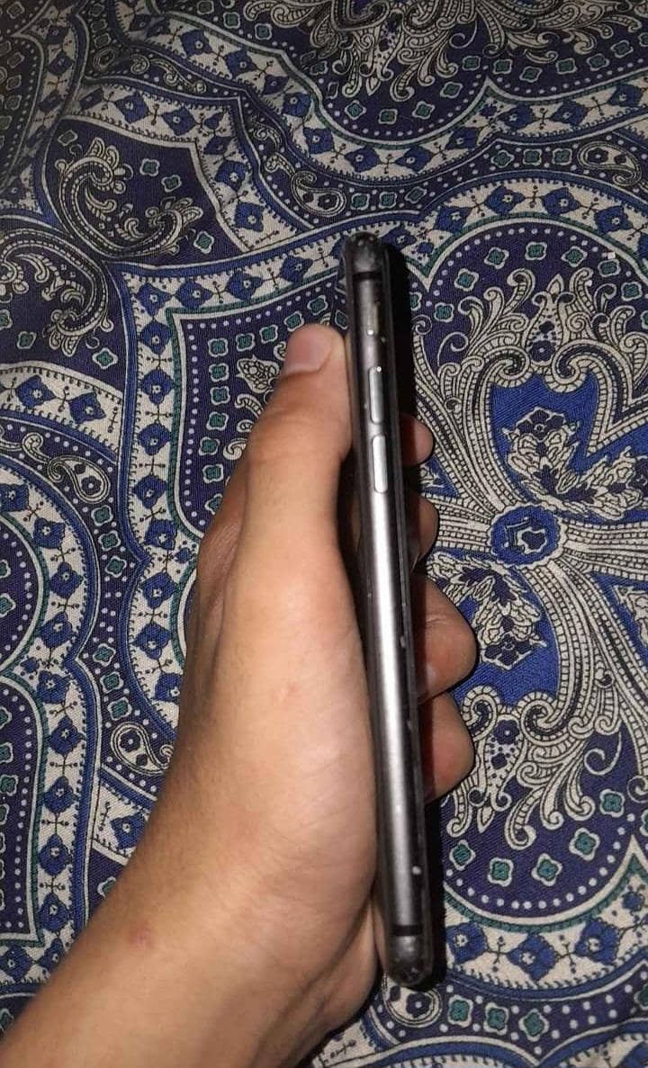 Apple iPhone 8 0