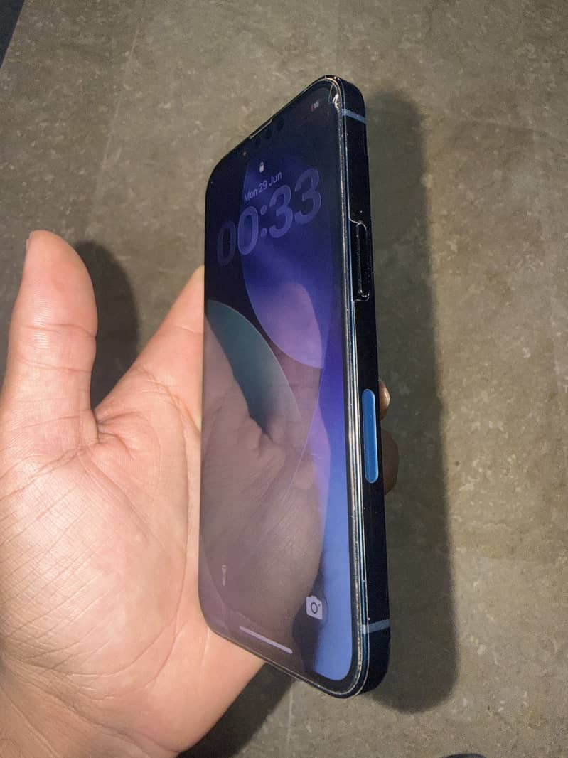 Apple iPhone 13 2
