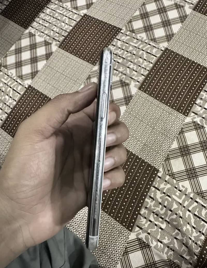 iPhone X 6