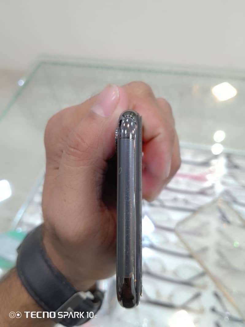 iPhone X 4