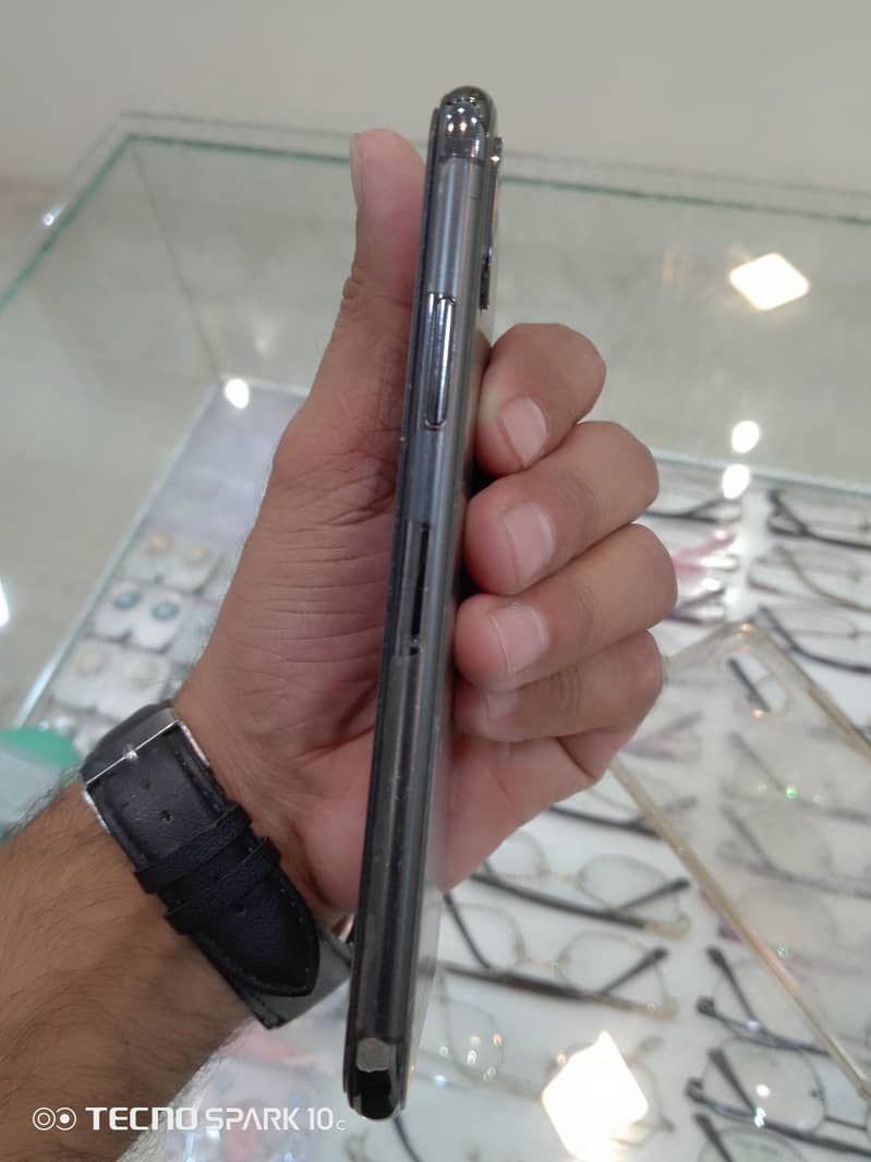 iPhone X 6