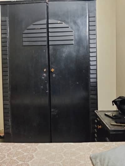 Good condition 3  Bed set and side tables and 1 dresser