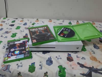 XBOX ONE S 500GB ONLINE UK MODEL WITH 4 CD DISKS