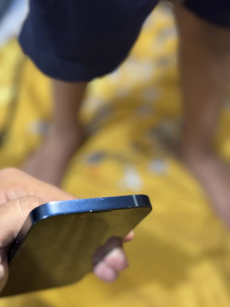 Apple iPhone 13 4