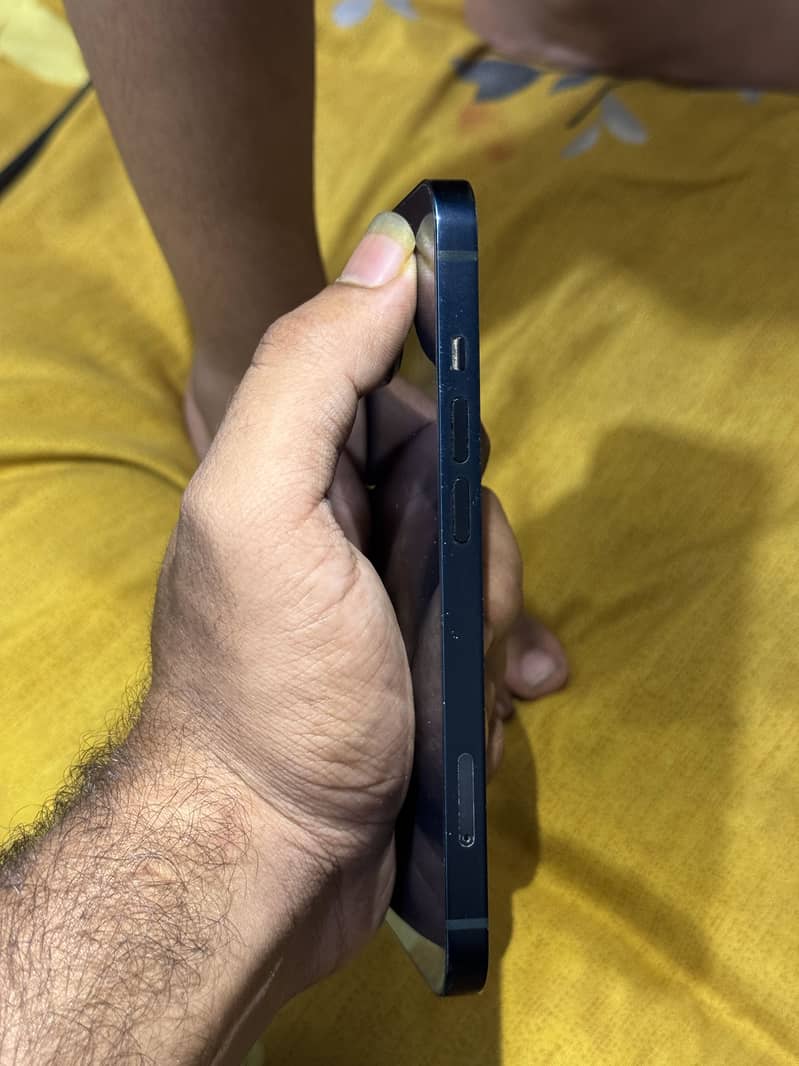 Apple iPhone 13 5