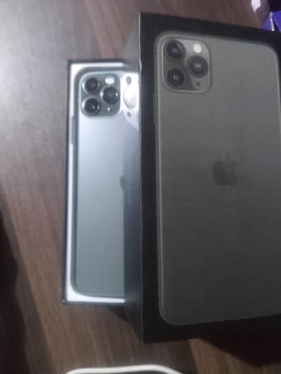Apple iPhone 11 Pro Max (with box and accessories)