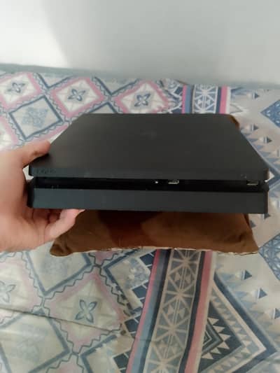PS4 slim 1Tb jailbreak sealed device and slightly used.