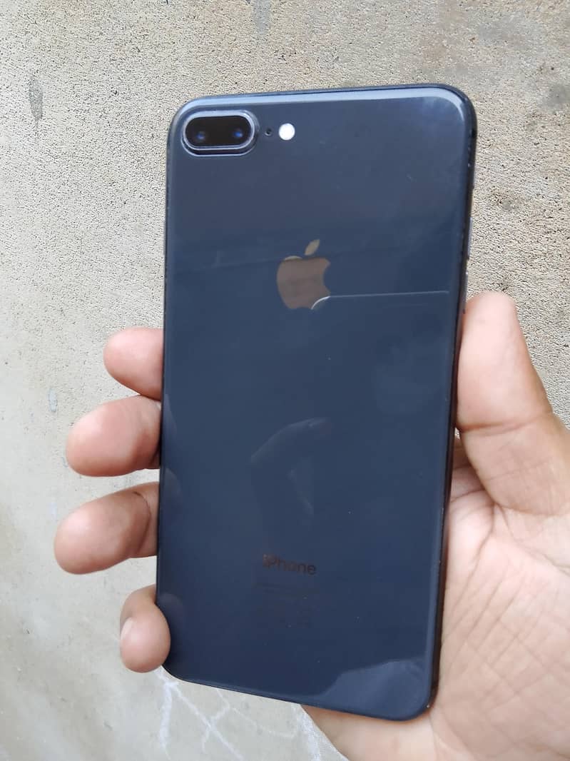 Apple iPhone 8 Plus 3